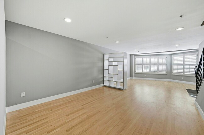 Building Photo - 588 S Van Ness Ave