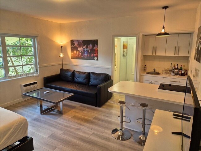 Building Photo - 1021 Euclid Ave