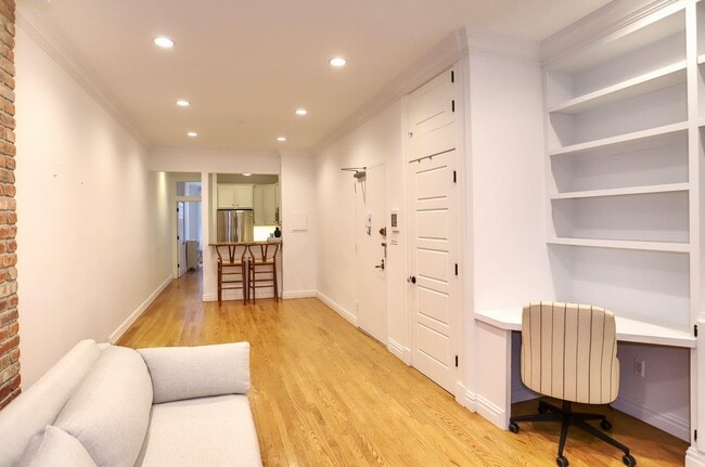 Building Photo - 1122 Hudson St