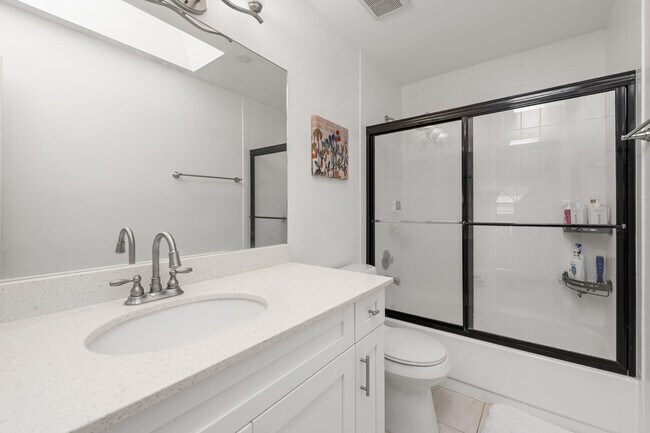 Building Photo - 9124 Villa Portofino Cir