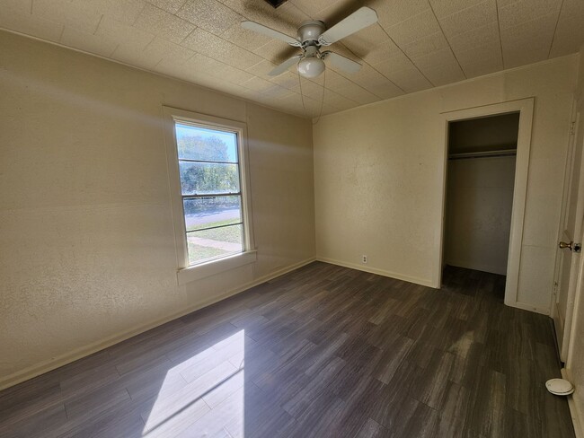 Building Photo - 1516 Lindsey St