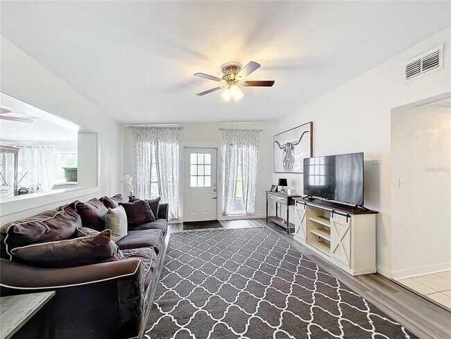 Building Photo - 1625 Crystal Ct W