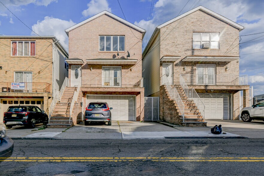 Building Photo - 708 Garfield Ave