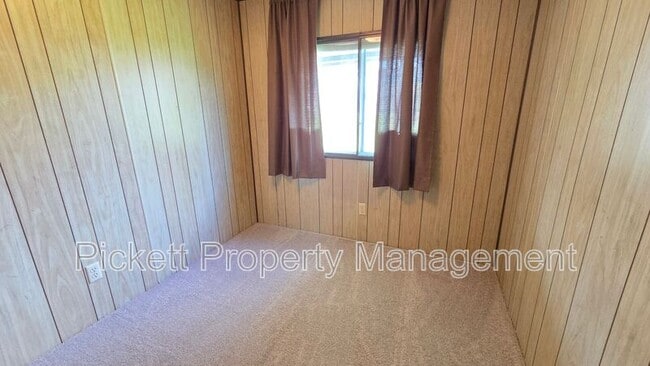 Building Photo - 2397 Alaska Ave E