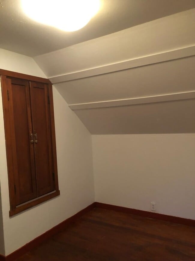 Building Photo - AVAILABLE NOW!!! 3 Bedroom in Roseville!