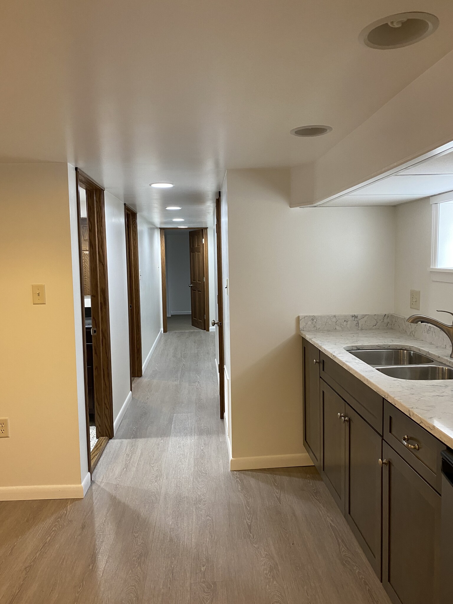 Building Photo - 2346 W Dickens Ave