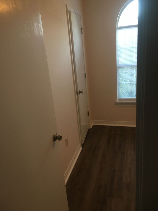 Building Photo - 3-Bedroom 2-Bath $1,750 Month Near Duke AF...