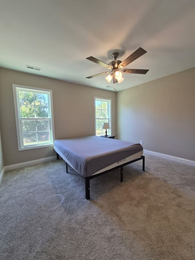 Building Photo - 187 Loren Rd