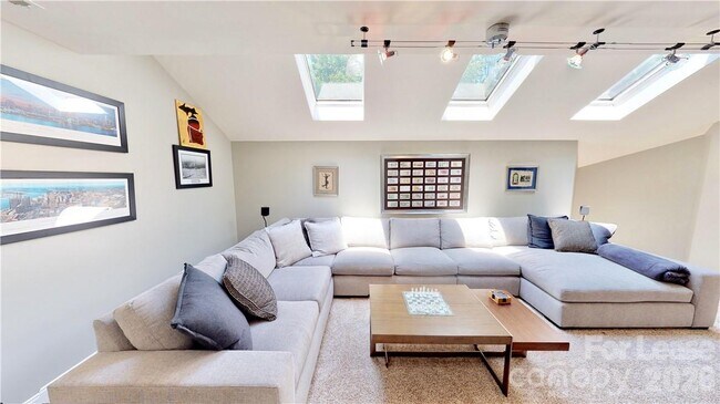 Building Photo - 3112 Ethereal Ln