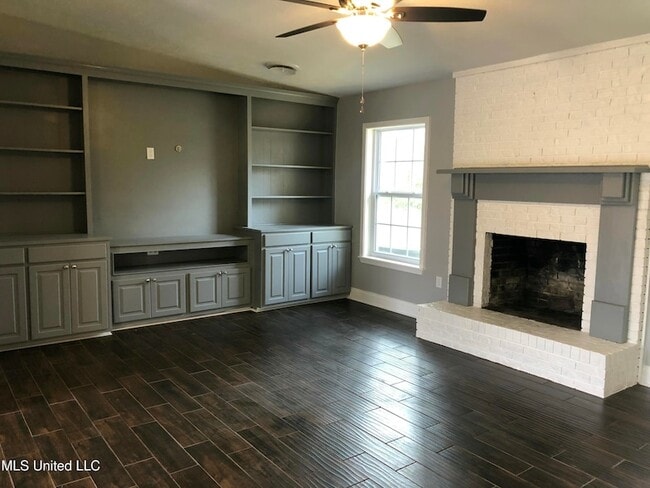 Building Photo - 47 Woodgate Dr