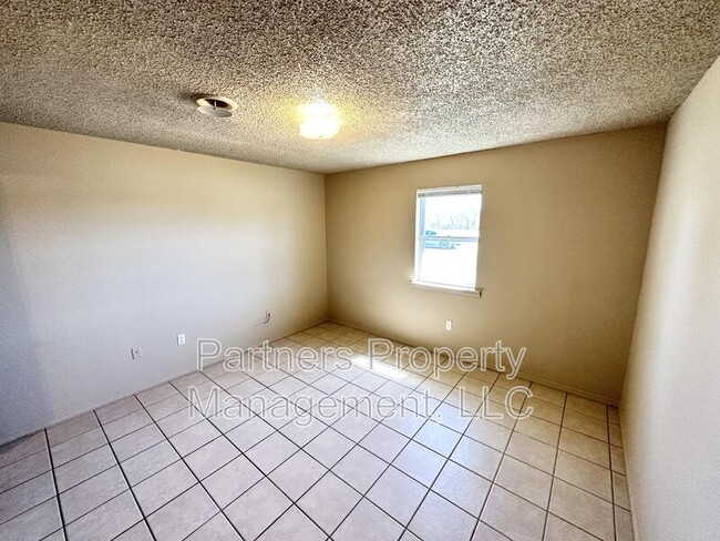 Building Photo - 97 N Pine Ave