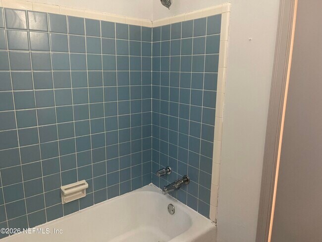 Building Photo - 530 Myra St