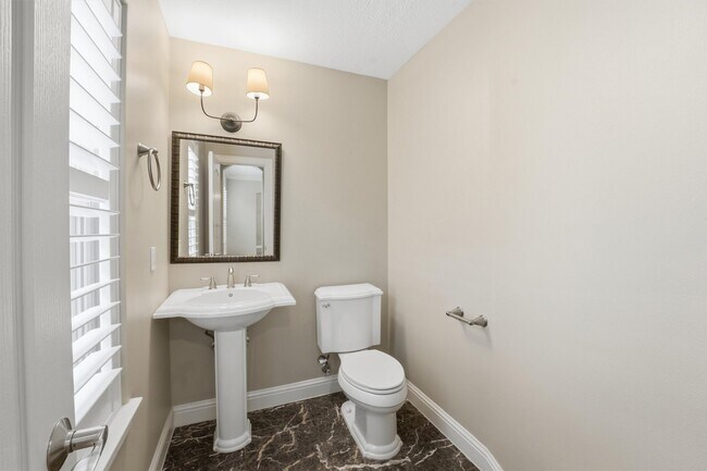 Building Photo - 5523 Crooms St