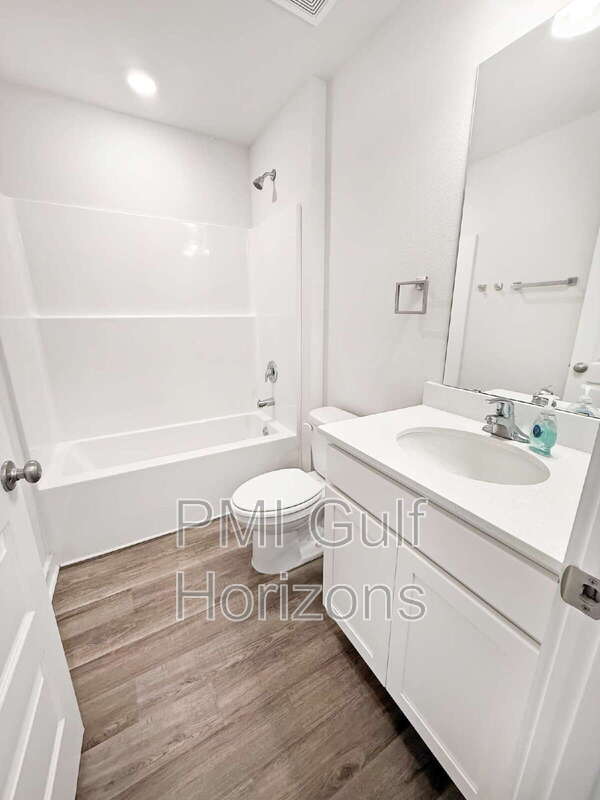 Building Photo - 20 Spoonbill St