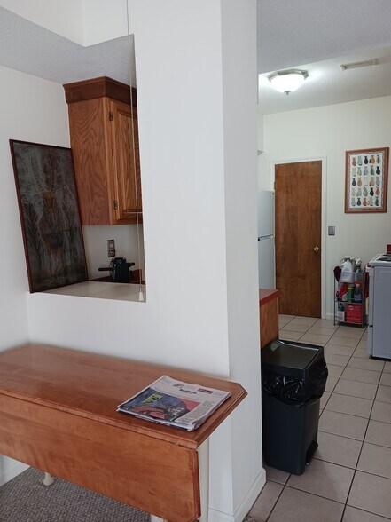 Kitchen dining nook - 124 College St