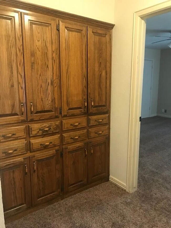 Building Photo - 2 Masters - Lawn Care Provided  - 3 bds/3 baths