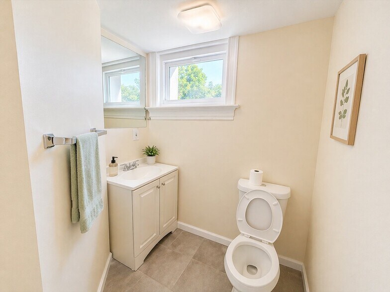 Building Photo - 14 Parkland Pl