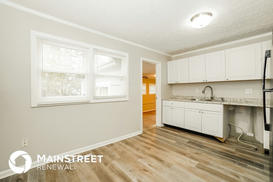 Building Photo - 4728 E Livingston Ave