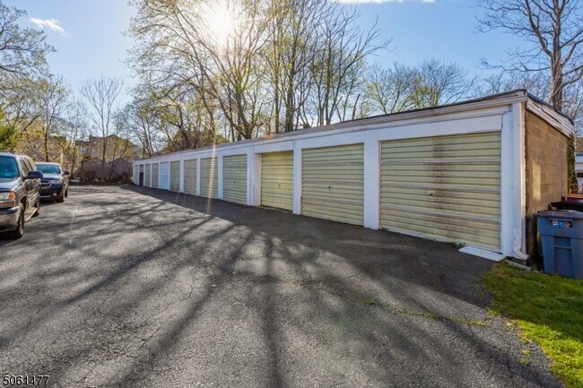 Building Photo - 60 Elmwood Ave