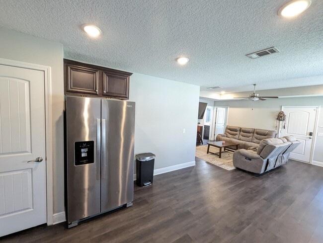 Building Photo - 5619 Charter Cir