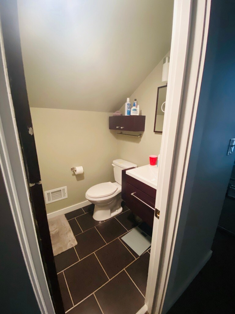 3rd Floor Bathroom - 6619 San Bonita Ave