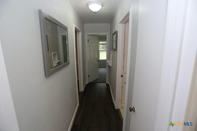 Building Photo - 128 Sherwood St