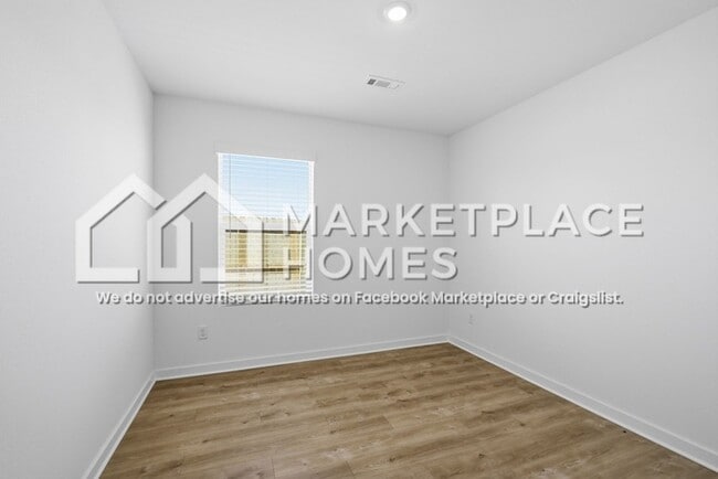 Building Photo - 3040 Laredo Ln