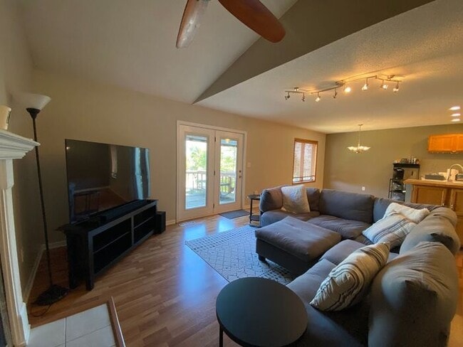 Building Photo - $1,975 | 3 Bedroom, 2.5 Bathroom Home | Ca...