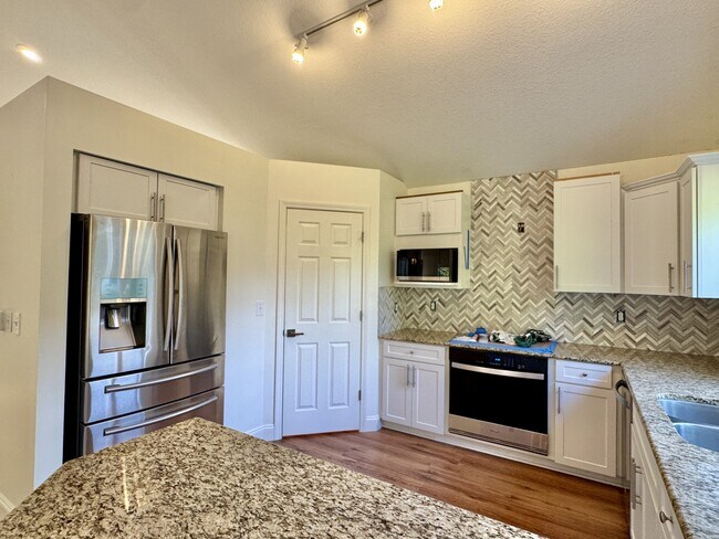 Building Photo - 220 Konawa Ln