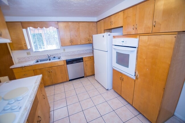 Building Photo - Large Corner Lot Santé Fe Home, Over 1650 ...