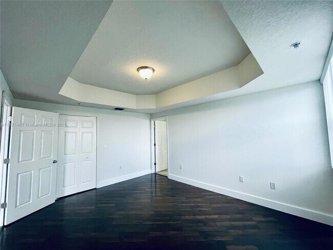 Building Photo - 6560 NW 114th Ave