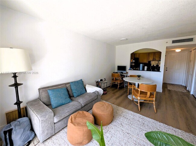 Building Photo - 445 SW 11th St