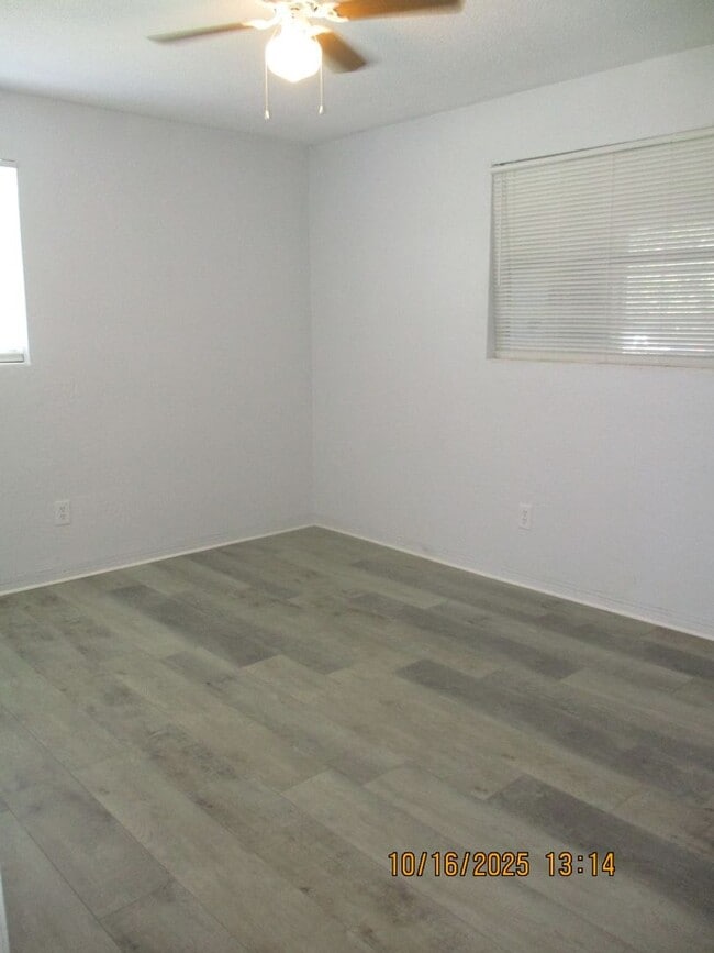 Building Photo - Charming 3 bedroom 2 bathroom Holly Hill