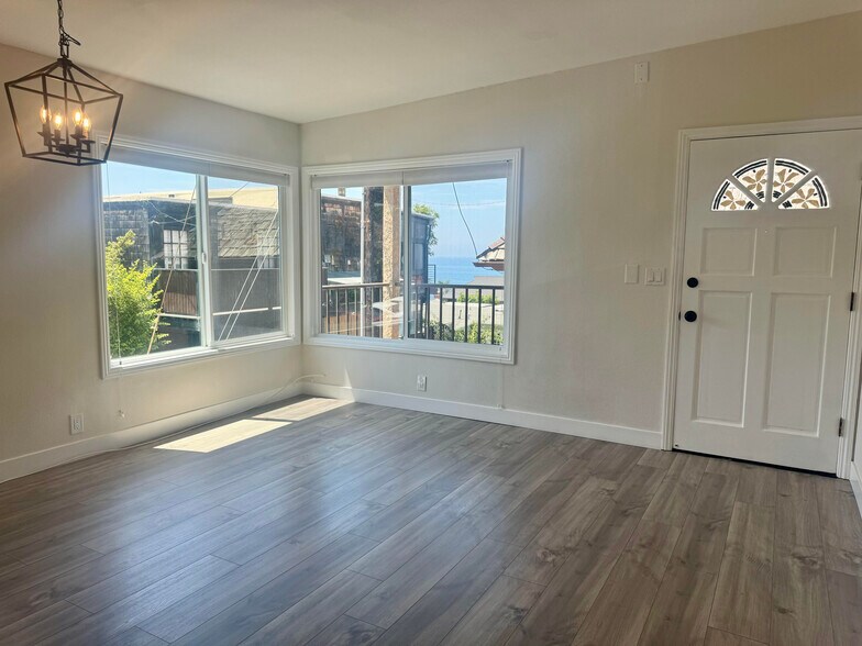 Building Photo - 31671 Seacove Dr