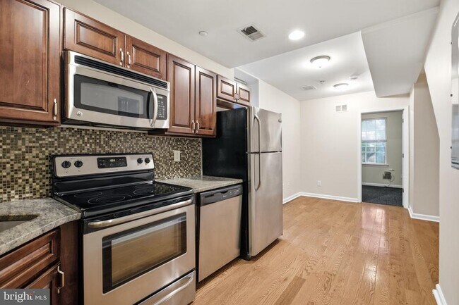 Building Photo - 2238 N Park Ave