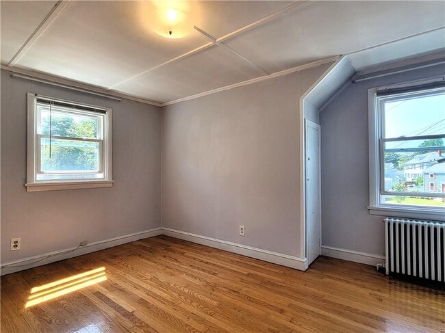 Building Photo - 19 Hillside Ave