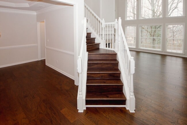 Building Photo - 1424 Shadowbrook Dr