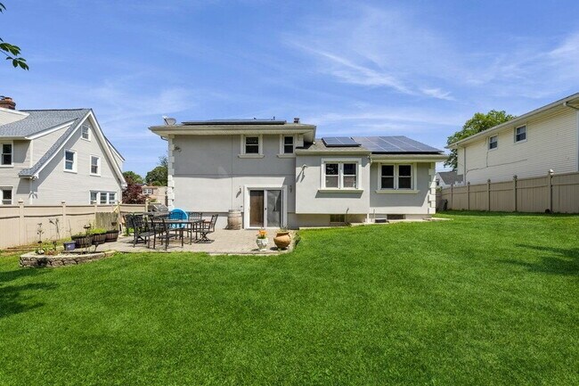 Building Photo - Bergenfield NJ Split Level Spacious Single Family home