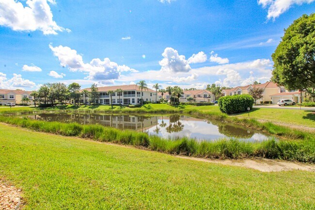 Building Photo - ** SPACIOUS 3 BED/2 BATH COACH HOME WITH T...