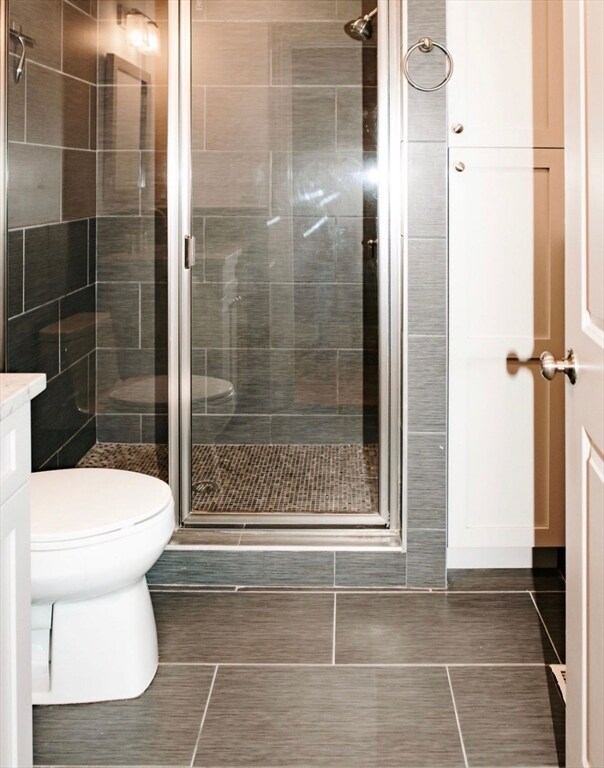 Building Photo - 643 E 5th St