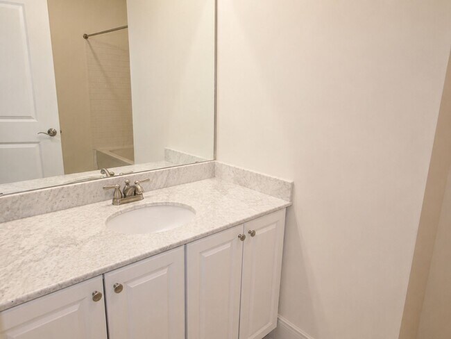 Building Photo - Spacious 2-Bedroom, 2-Bath Condo in Graduate Hospital with Thoughtful Layout