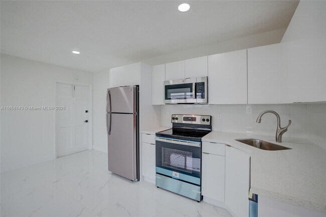 Building Photo - 1750 NE 56th Ct