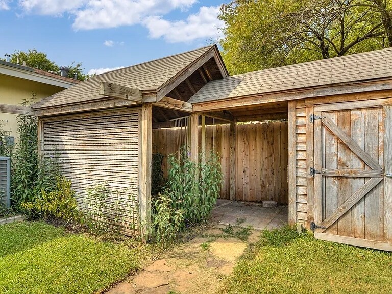 Building Photo - 6602 Pebble Spring Dr