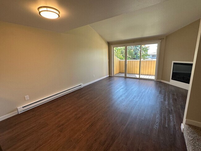 Building Photo - 2145 Eastview Pl