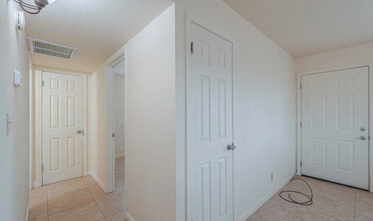 Building Photo - 302 N Morrison Ave