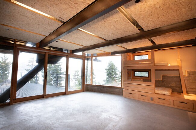 Building Photo - Architectural gem