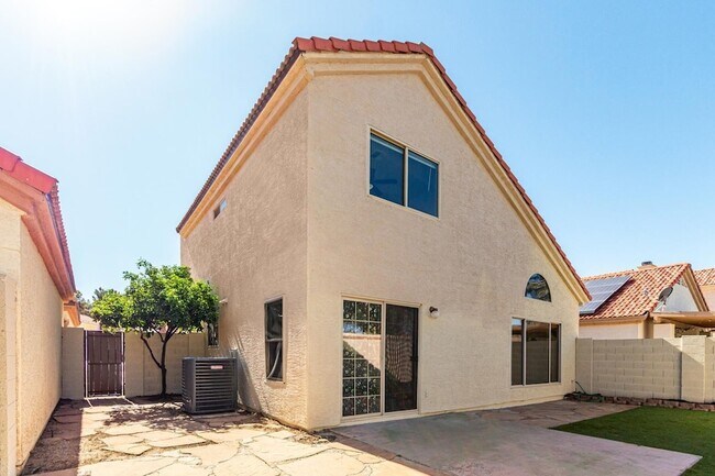 Building Photo - 1538 E Laurel Ave