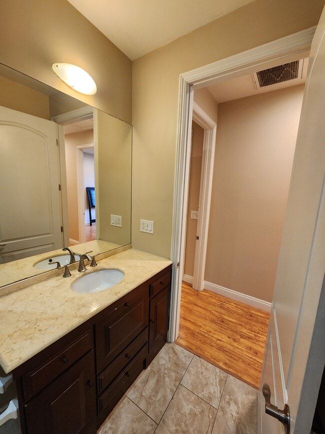 Building Photo - 11131 Sunshine Ter