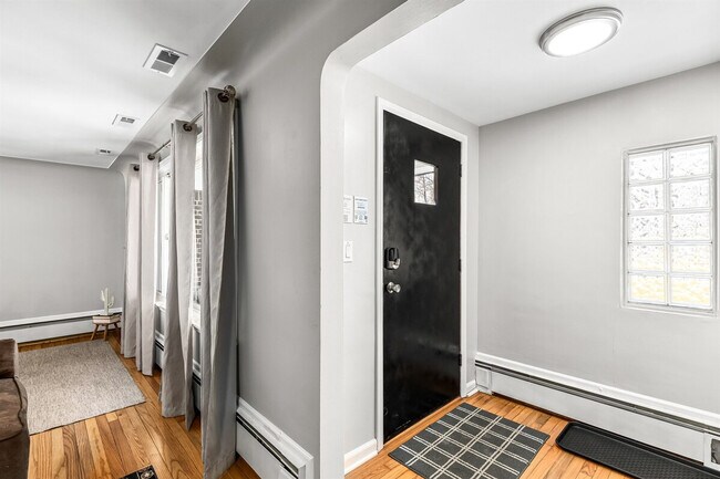 Building Photo - 8254 Mary Ann Ave