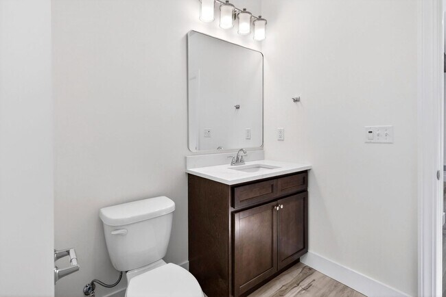 Building Photo - Hemlock Manor